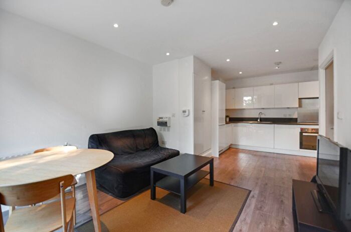 1 Bedroom Flat For Sale In Bromley-By-Bow, London, E3