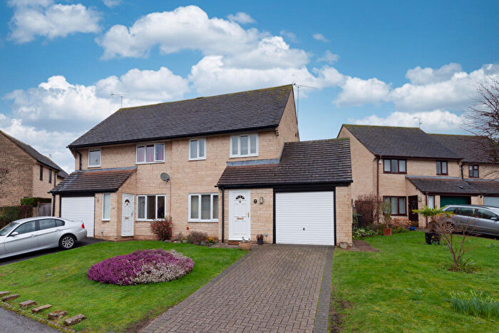 3 Bedroom Semi Detached House For Sale In Oxlease, Witney, Oxfordshire, OX28