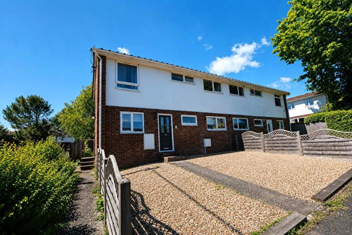 2 Bedroom Maisonette For Sale In Beechwood Road, Alton, Hampshire, GU34