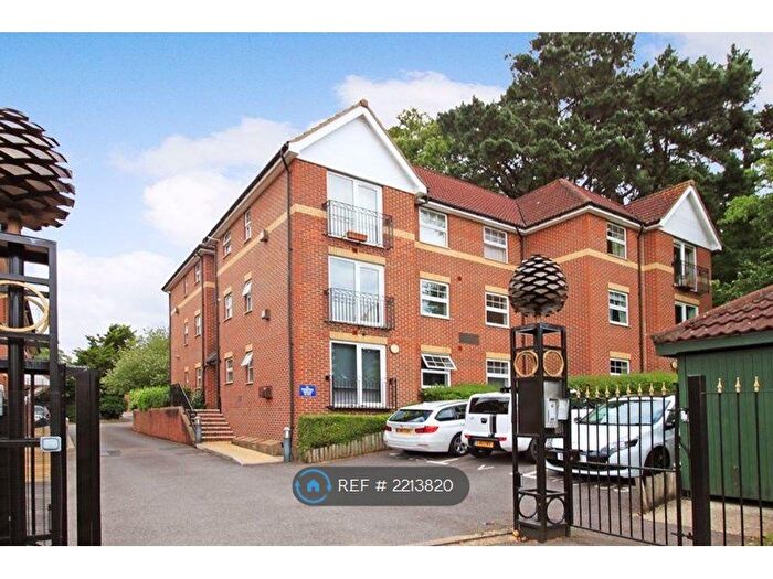 2 Bedroom Flat To Rent In Woodlands Court, Southampton, SO18