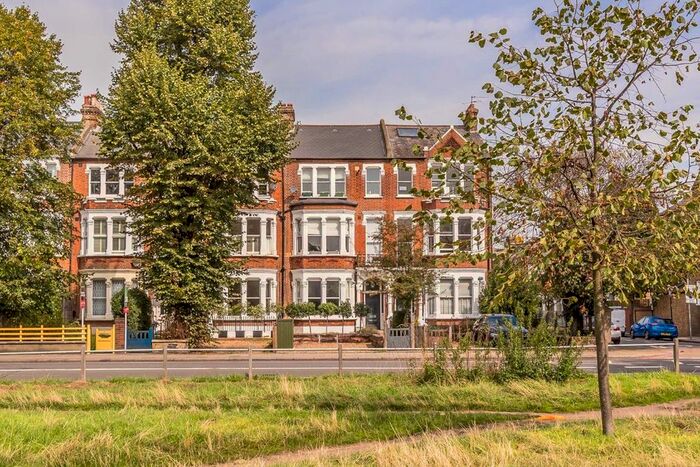 2 Bedroom Flat To Rent In Clapham Common North Side, London, SW4