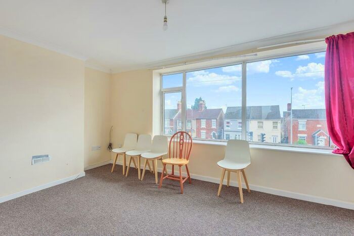 2 Bedroom Apartment To Rent In Clive Parade, Swindon, SN2