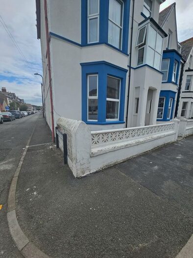 2 Bedroom Flat To Rent In Clarence Road, Llandudno, LL30