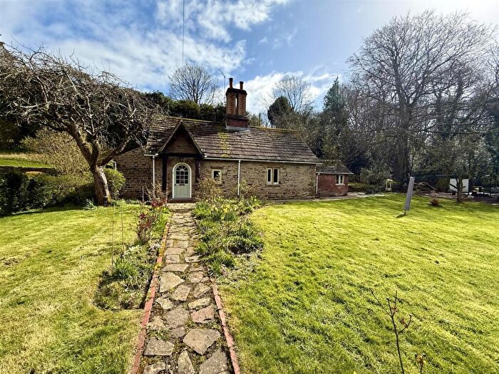 2 Bedroom Detached Bungalow To Rent In Tivy Dale, Cawthorne, Barnsley, S75