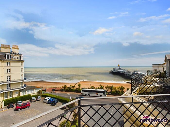 2 Bedroom Flat For Sale In Queens Gardens, Eastbourne, BN21