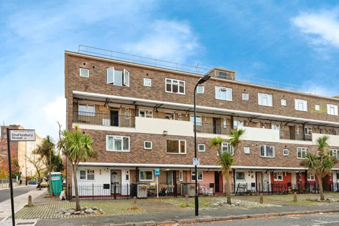 3 Bedroom Maisonette For Sale In Shaftesbury Street, London, N1