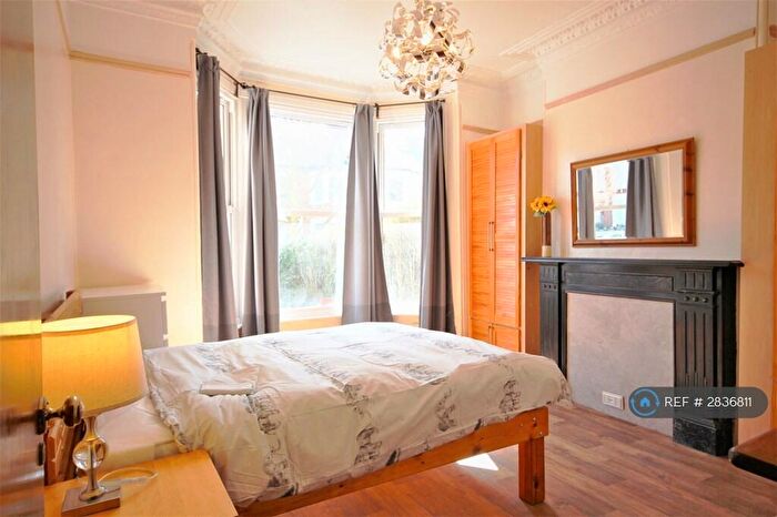 2 Bedroom Flat To Rent In West Hampstead, London, NW6