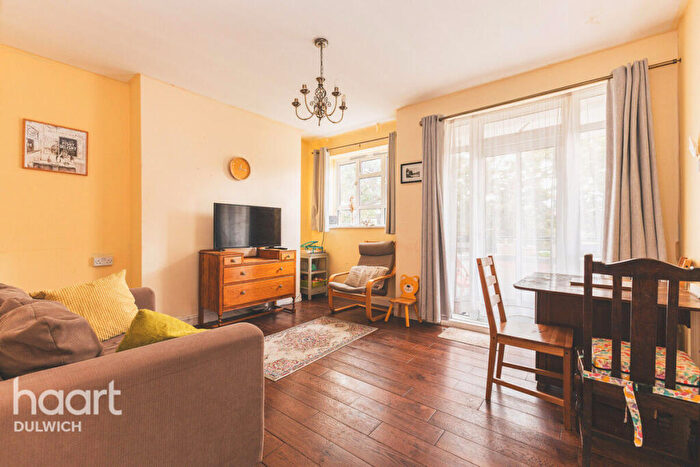 3 Bedroom Flat For Sale In Kingswood Estate, London, SE21