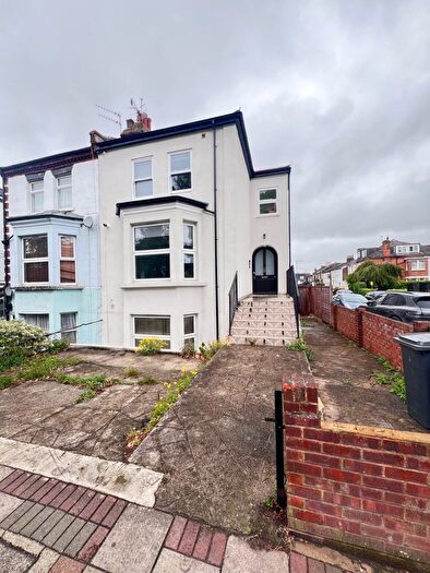 2 Bedroom Semi-Detached House To Rent In Ballards Lane, Finchley, N3