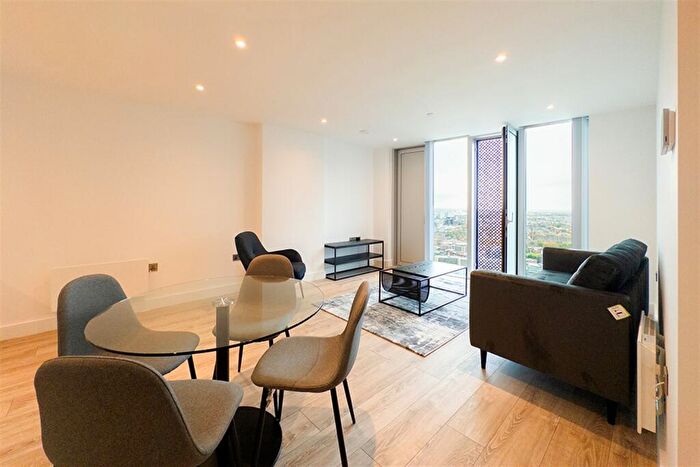 2 Bedroom Apartment To Rent In The Blade, M15