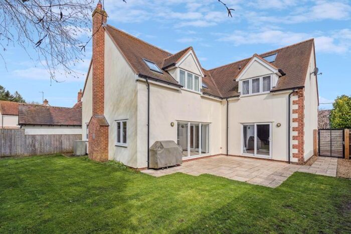6 Bedroom Detached House For Sale In The Avenue, Worminghall, Buckinghamshire, HP18