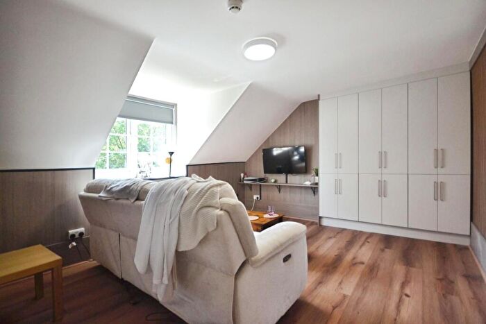 2 Bedroom Flat To Rent In Wokingham Road, Reading, RG6