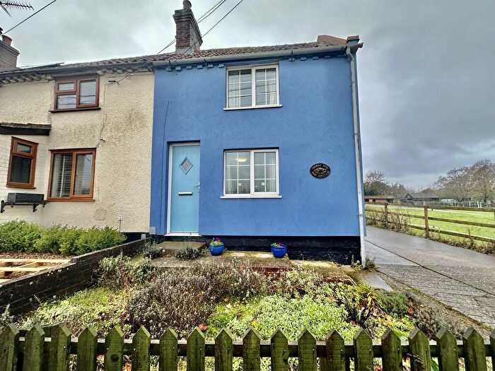 2 Bedroom Cottage To Rent In Fox Cottage, Royal Row, NR34
