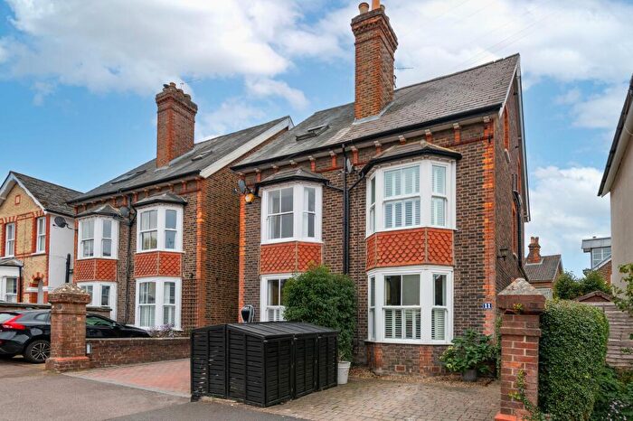 4 Bedroom Semi-Detached House For Sale In Shrewsbury Road, Redhill, RH1