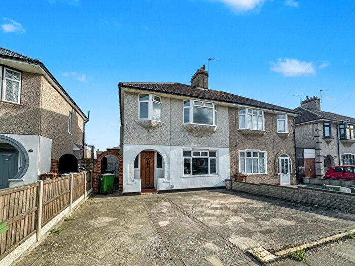 3 Bedroom Semi-Detached House To Rent In Bostall Park Avenue, Bexleyheath, DA7