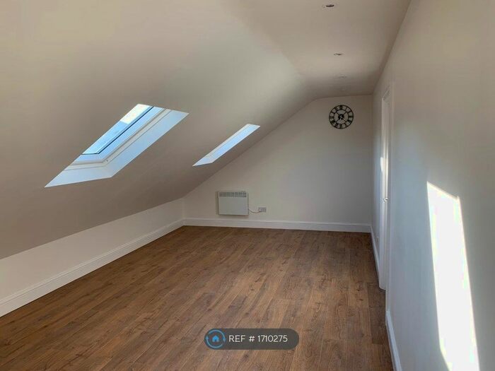 2 Bedroom Flat To Rent In Vicarage Lane, London, E15