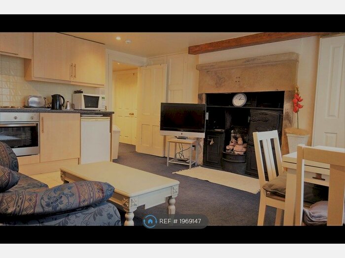 1 Bedroom Flat To Rent In Balmoral Place, Halifax, HX1