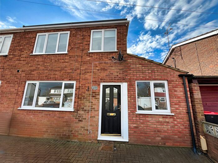 3 Bedroom Semi-Detached House To Rent In The Elms, Bletchley, MK3