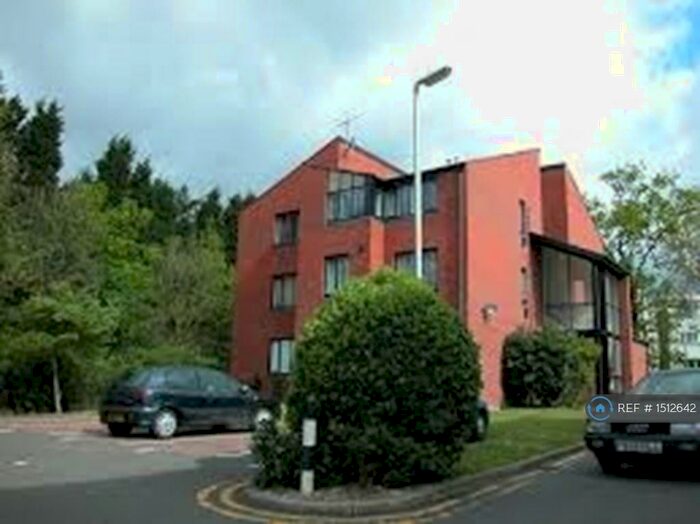 1 Bedroom Flat To Rent In Canberra Close, London, NW4