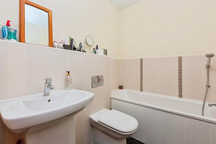 2 Bedroom Apartment For Sale In Viridian Square, Aylesbury, HP21