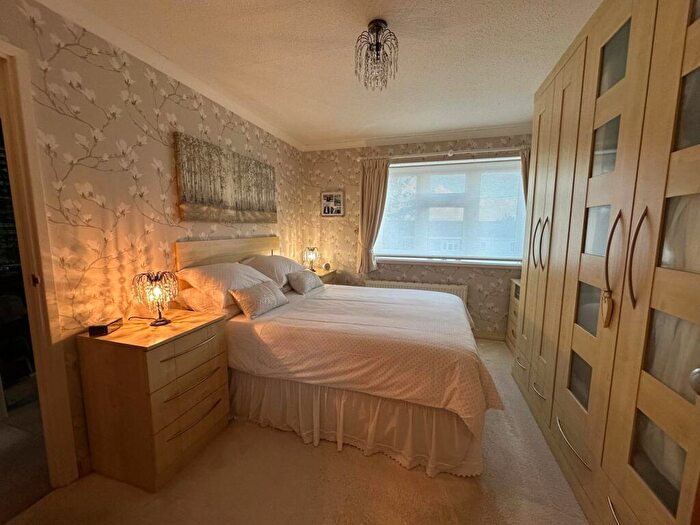 3 Bedroom End Of Terrace House For Sale In Fleming Close, Cheshunt, Waltham Cross, EN7