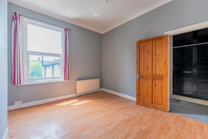 3 Bedroom House To Rent In Brownhill Road, Catford, London, SE6