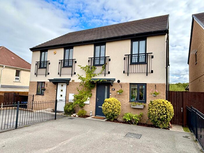 3 Bedroom Semi-Detached House For Sale In Ranelagh Avenue, Bradford, BD10
