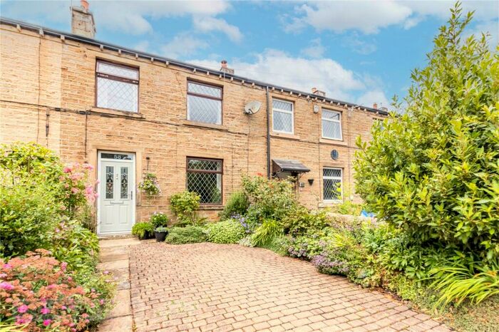 3 Bedroom Terraced House For Sale In Penistone Road, Kirkburton, Huddersfield, West Yorkshire, HD8