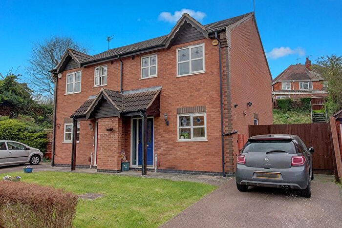 3 Bedroom Semi Detached House For Sale In Sandhurst Gardens, Leicester, LE3