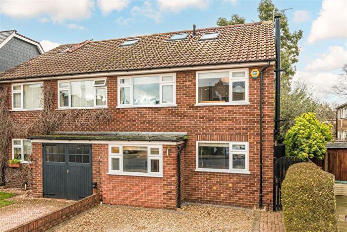 4 Bedroom Property For Sale In Shacklegate Lane, Teddington, TW11