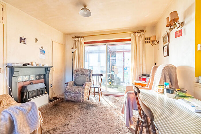 3 Bedroom End Of Terrace House For Sale In Pemberton Close, St. Albans, Hertfordshire, AL1