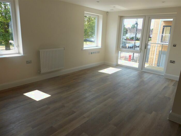 2 Bedroom Apartment To Rent In Cumbrian Way, Millbrook, Southampton, SO16