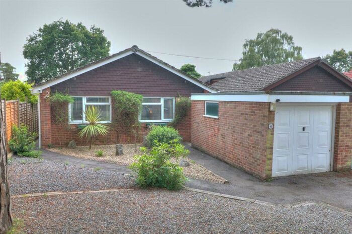 2 Bedroom Detached Bungalow To Rent In Cuckoo Bushes Lane, Hiltingbury, Chandler's Ford, SO53