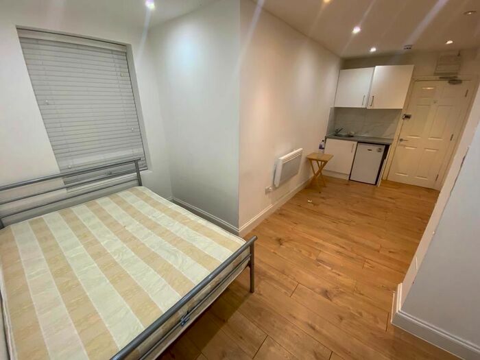 Studio To Rent In Boundfield Road, London, SE6