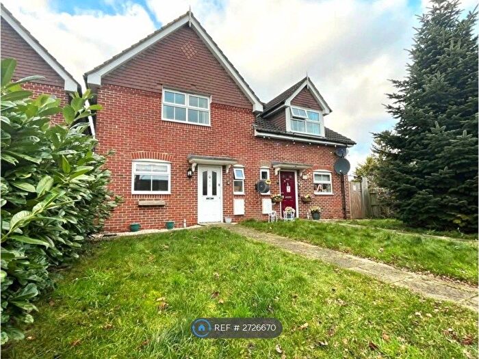 3 Bedroom Semi Detached House To Rent In Heath Close, Aldershot, GU12
