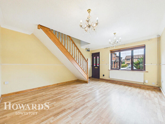 2 Bedroom Terraced House For Sale In Sunnyfields, Lowestoft, NR33