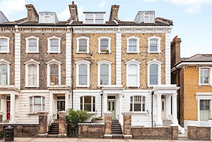 2 Bedroom Flat For Sale In East Hill, London, SW18