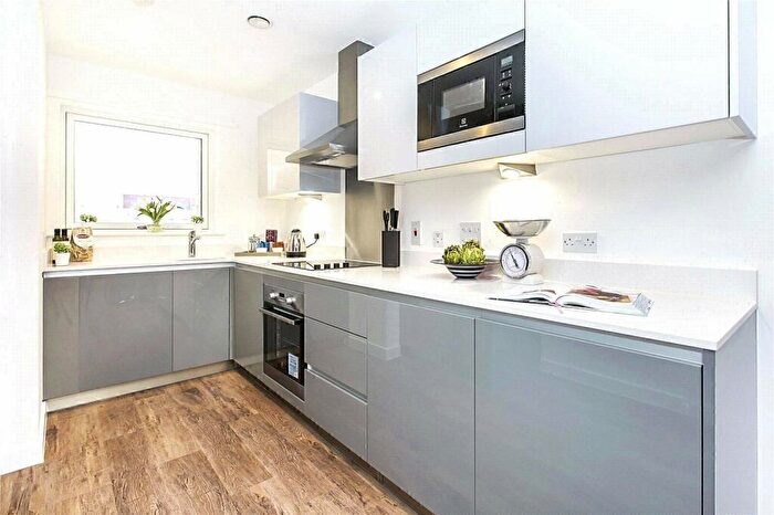 2 Bedroom Apartment To Rent In New Cross Road, London, SE14
