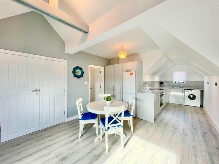 2 Bedroom Flat To Rent In Higham Hill Road, London, E17