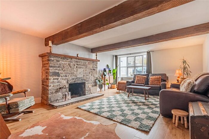 4 Bedroom Semi-Detached House For Sale In Lower House Lane, Wardle, Rochdale, Greater Manchester, OL12