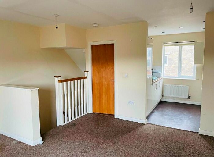 4 Bedroom Town House To Rent In Vale Mews, BB9