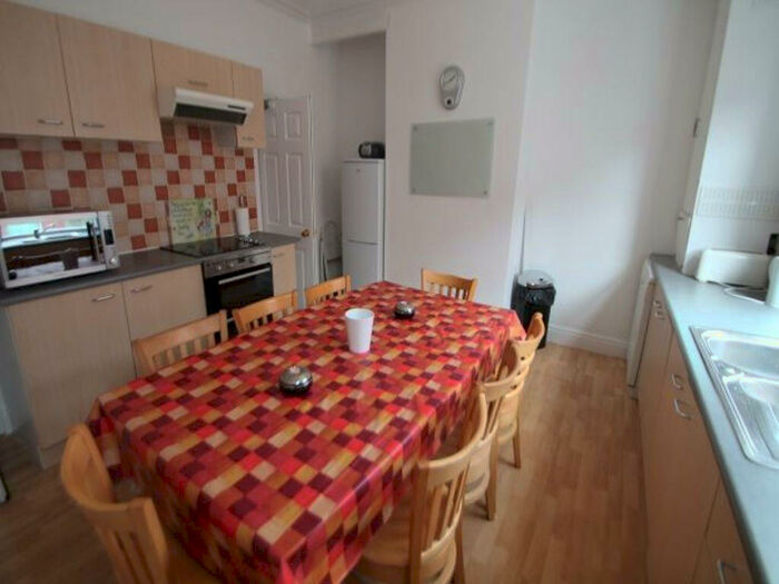 4 Bedroom House To Rent In Burchett Place, Leeds, LS6