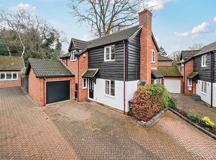 3 Bedroom Detached House For Sale In The Junipers, Wokingham, Berkshire, RG41