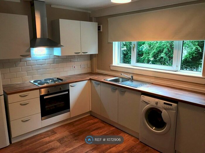 3 Bedroom Flat To Rent In Millburn Road, Renfrew PA4