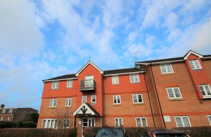 2 Bedroom Flat To Rent In Kings Road, Horsham RH13