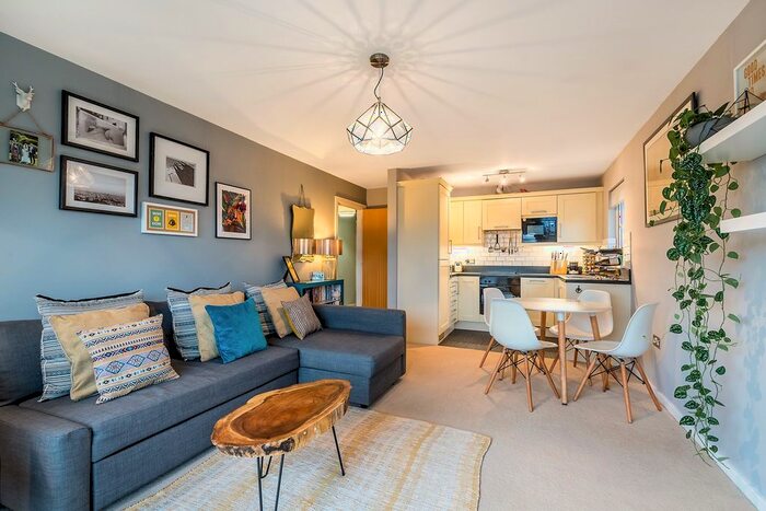 2 Bedroom Flat To Rent In Rectory Road, Beckenham, BR3