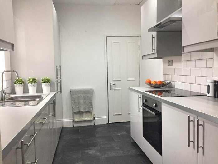 5 Bedroom Maisonette To Rent In Myrtle Grove, Newcastle Upon Tyne, NE2