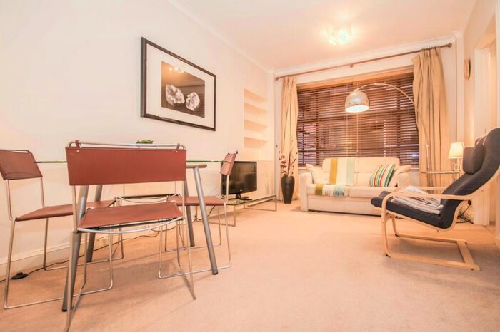 Apartment To Rent In Greystoke Place, London, EC4A