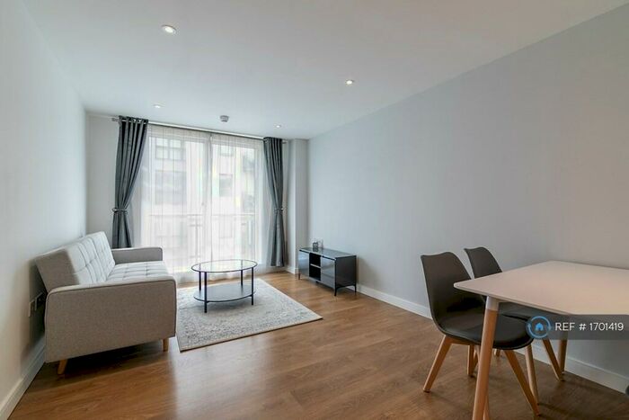 2 Bedroom Flat To Rent In Hudson House, London, E3