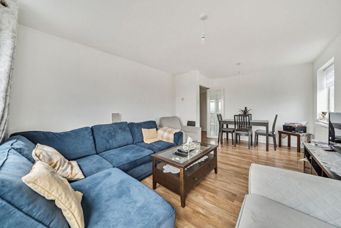 2 Bedroom Flat For Sale In Balmain Close, Ealing, London, W5